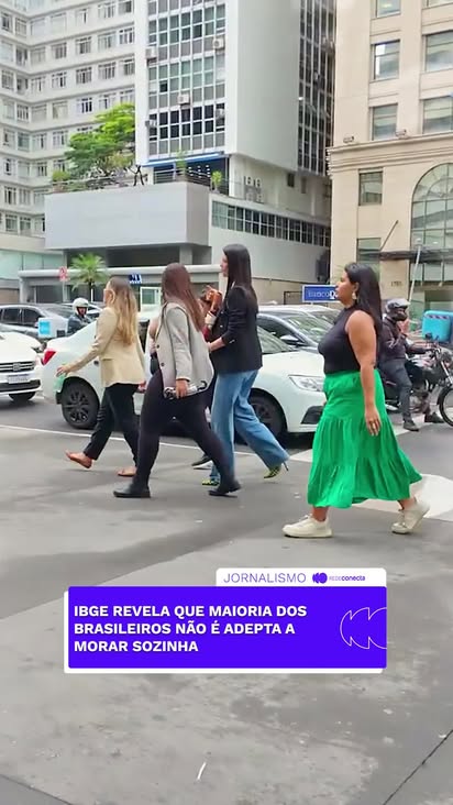 📰 REDAÇÃO CONECTA 📰

O IBGE acaba de divulgar dados superinteressantes sobre como vivemos, e um cenário que se destaca é o das pessoas morando sozinhas!

De 2010 a 2022, a proporção de domicílios brasileiros com apenas um morador saltou de 12% para 19%! É um crescimento significativo, refletindo mudanças nos nossos hábitos e estruturas familiares.

Apesar da alta, nosso número ainda é modesto se comparado a alguns países estrangeiros, onde a vida solo é a norma. 🌍

📲 Confira o vídeo para saber mais informações e siga a FM Conecta para se manter por dentro do mundo das notícias!

#conectafm #redaçãoconecta #IBGE #moradia