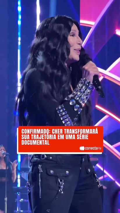A deusa do pop, Cher, está prestes a abrir o baú da sua vida de um jeito inédito! 🤩

Pela primeira vez, ela se envolve diretamente em um projeto audiovisual grandioso, fechando um acordo com a Netflix para a série documental "Sharing Her Story" (título provisório). 🎬

Serão 7 capítulos de uma hora mergulhando fundo nas fases icônicas da carreira e vida pessoal de Cher. Com lançamento previsto para 2026, a produção promete ser um evento! 🗓️

Essa jornada documental chega junto com a segunda parte de suas memórias, dando continuidade à história que a própria Cher descreveu como "cansativa" de escrever, mas cheia de lembranças marcantes.

Mal podemos esperar para assistir! Qual capítulo você está mais curioso(a) para ver? 👇

📹: Reprodução

#conectafm #cher #lançamento #netflix
